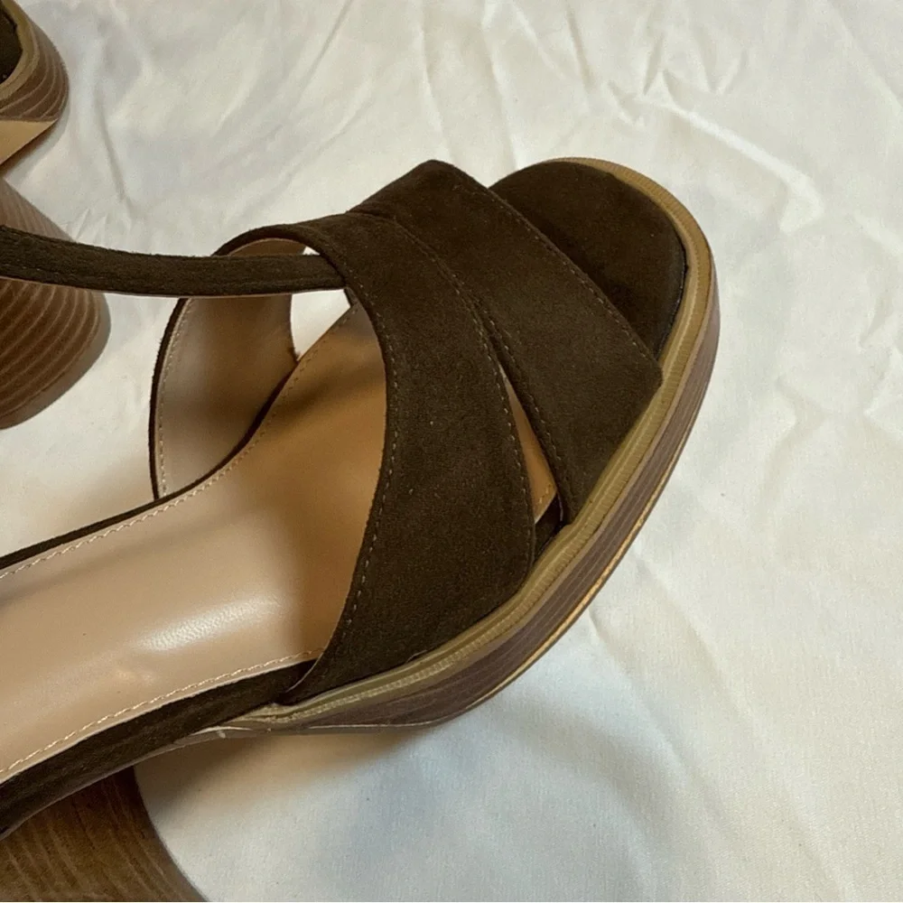Brown Suede‎ Platform Sandals Size 9.5W NEW
